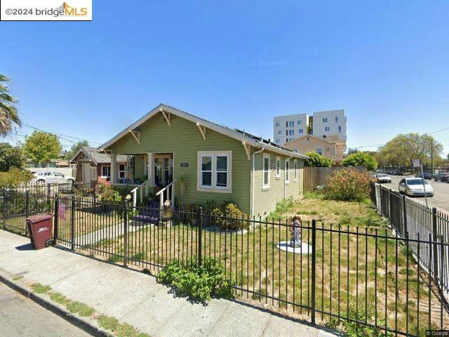 906 70TH AVE, OAKLAND, CA 94621, photo 1 of 13
